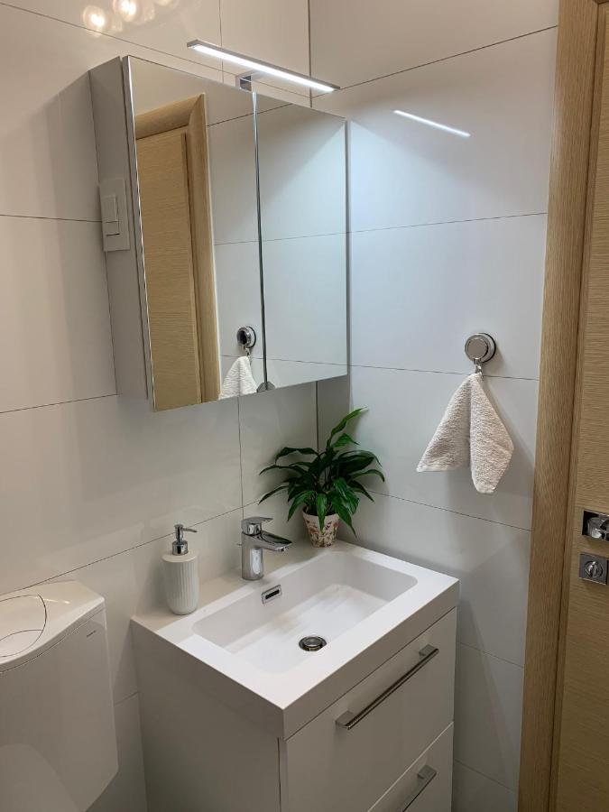 Mm Split Apartment - 5 Min By Car To The Beach & City Center - Free Public Parking Екстериор снимка