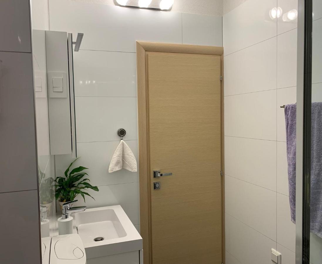 Mm Split Apartment - 5 Min By Car To The Beach & City Center - Free Public Parking Екстериор снимка