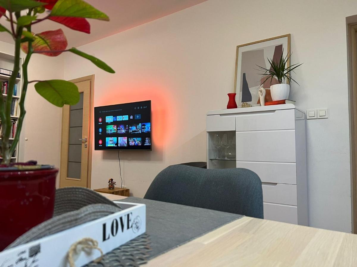 Mm Split Apartment - 5 Min By Car To The Beach & City Center - Free Public Parking Екстериор снимка